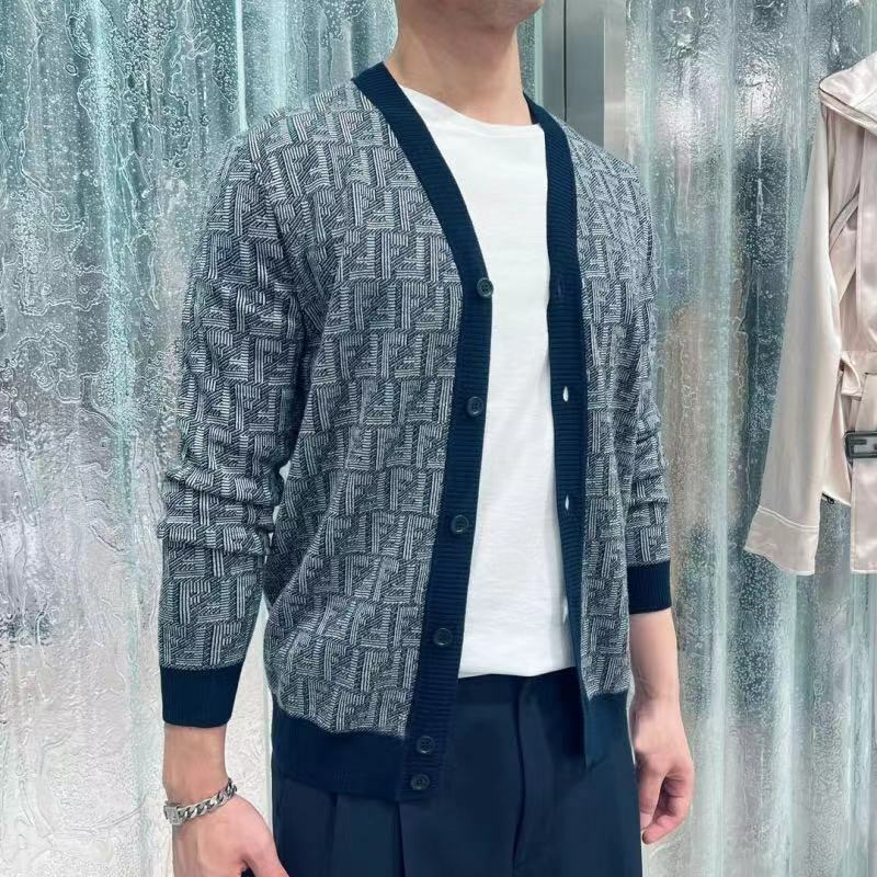 Fendi 男款灰色V 領針織羊毛開衫FZC491  APJH   F0QB0 -T