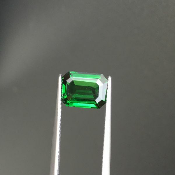 3.04克拉天然莎弗萊