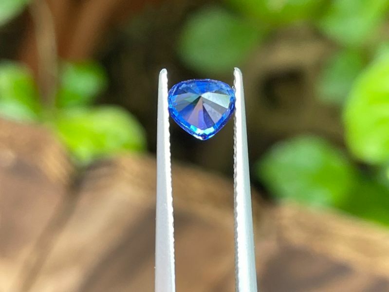 1.01ct有燒藍寶