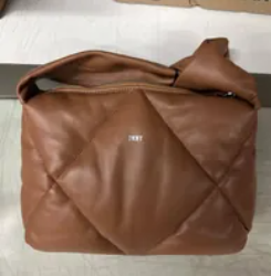 [S] DKNY QUILTED SMALL KNOT MODERNIST BAG,CAMEL, 755406161779 (SD644)
