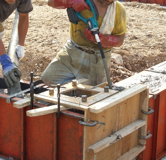 "MAKITA"牧田牌 充電式混凝土振盪器(鋰18V)