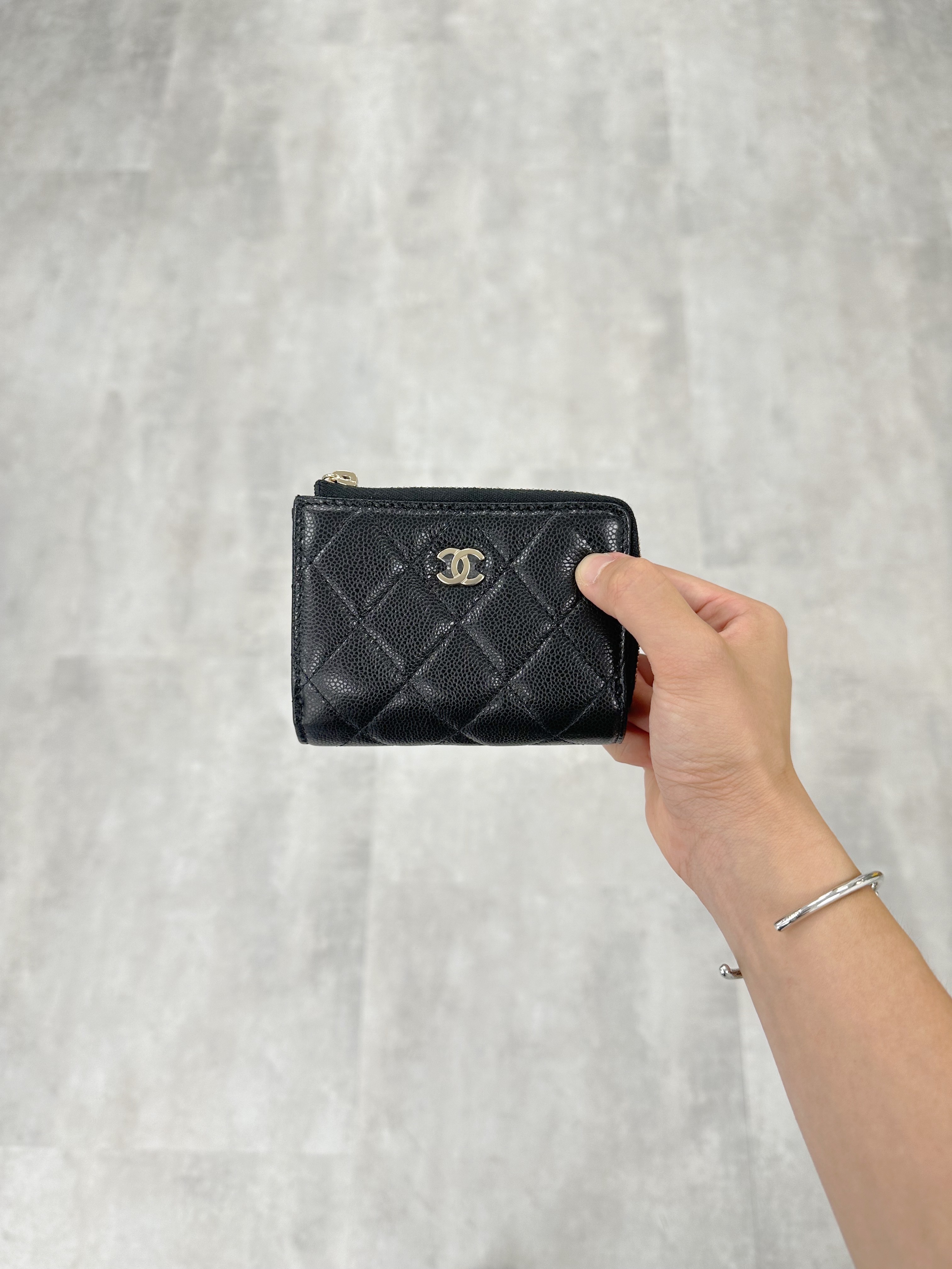 Chanel Zipped Wallet (AP3177)