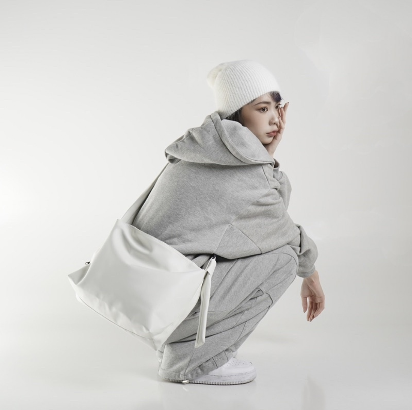 JIN UNIVERSAL 韓國 軟皮革造型背帶斜跨包 側背包 手提包