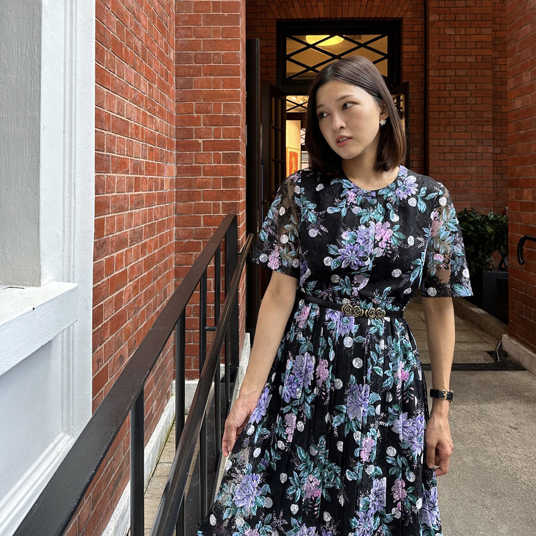 日本黑色花卉圖案通花連身裙