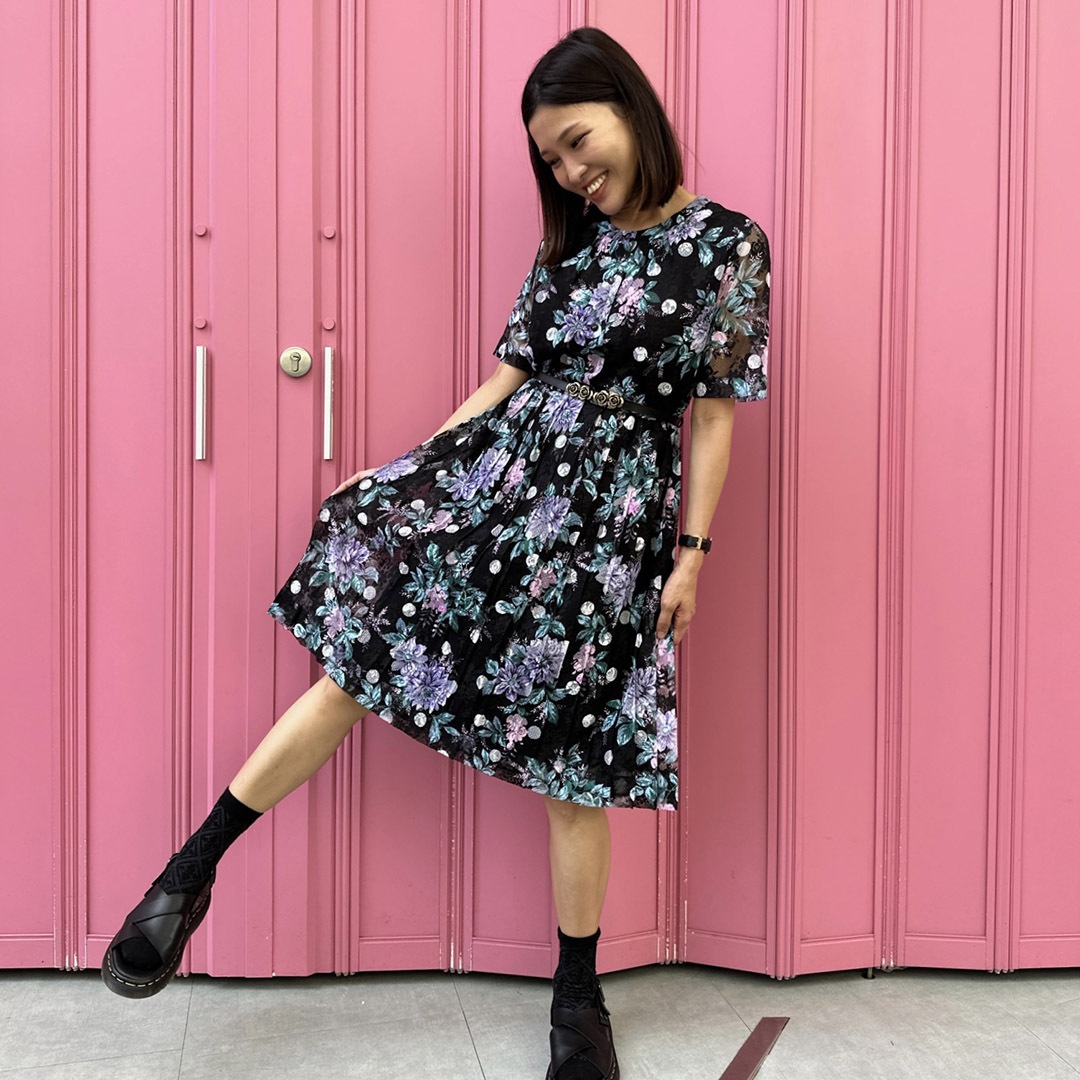 日本黑色花卉圖案通花連身裙