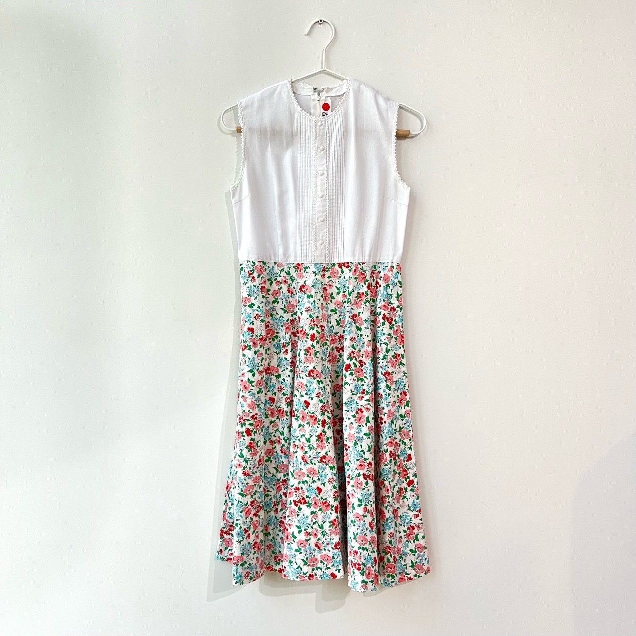 白色小碎花背心連身裙