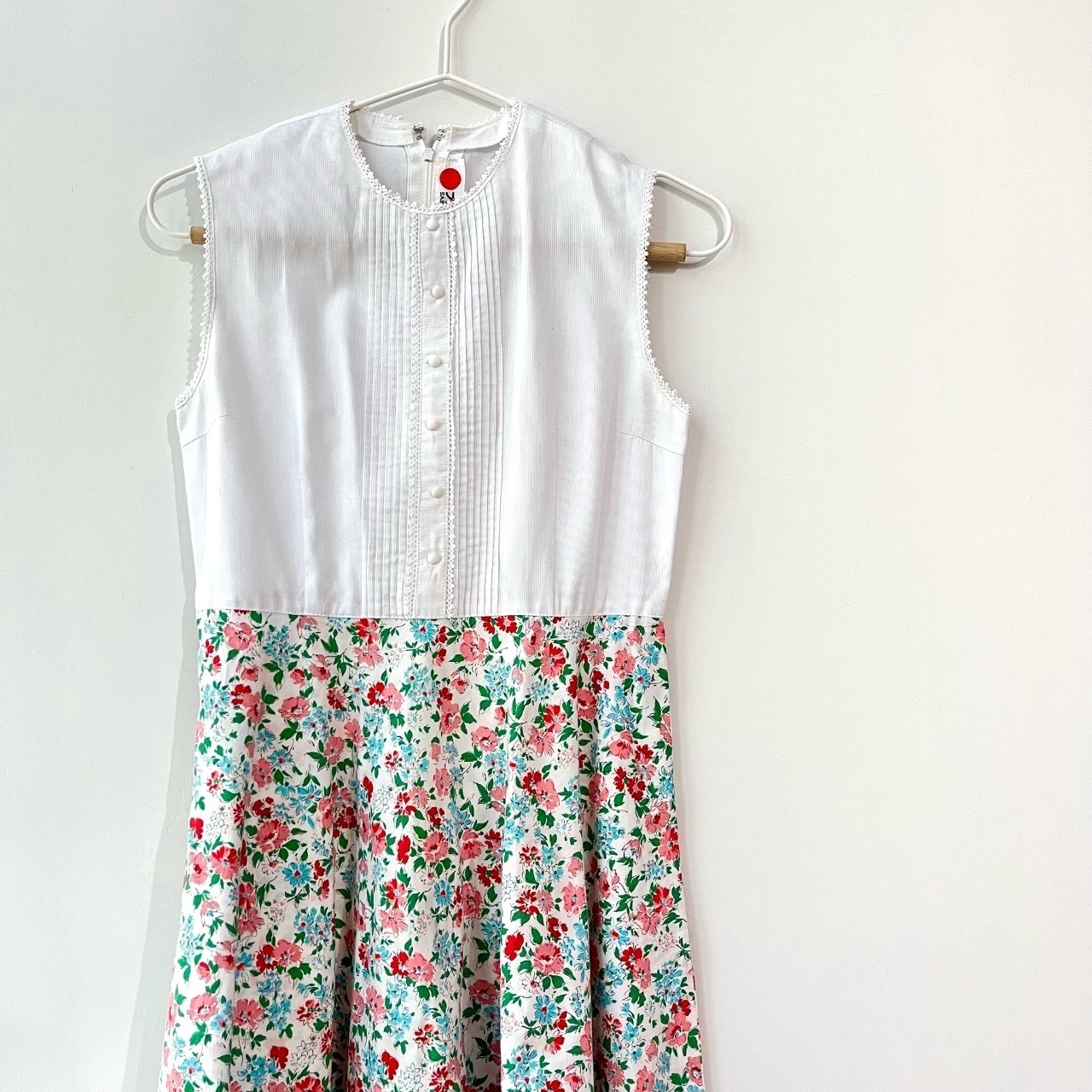 白色小碎花背心連身裙