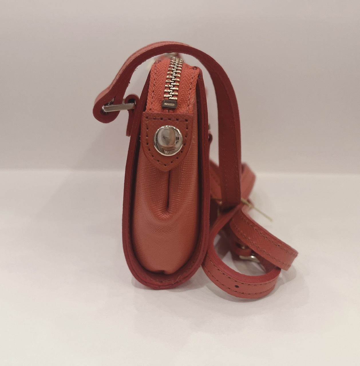 Lanvin皮革斜背包