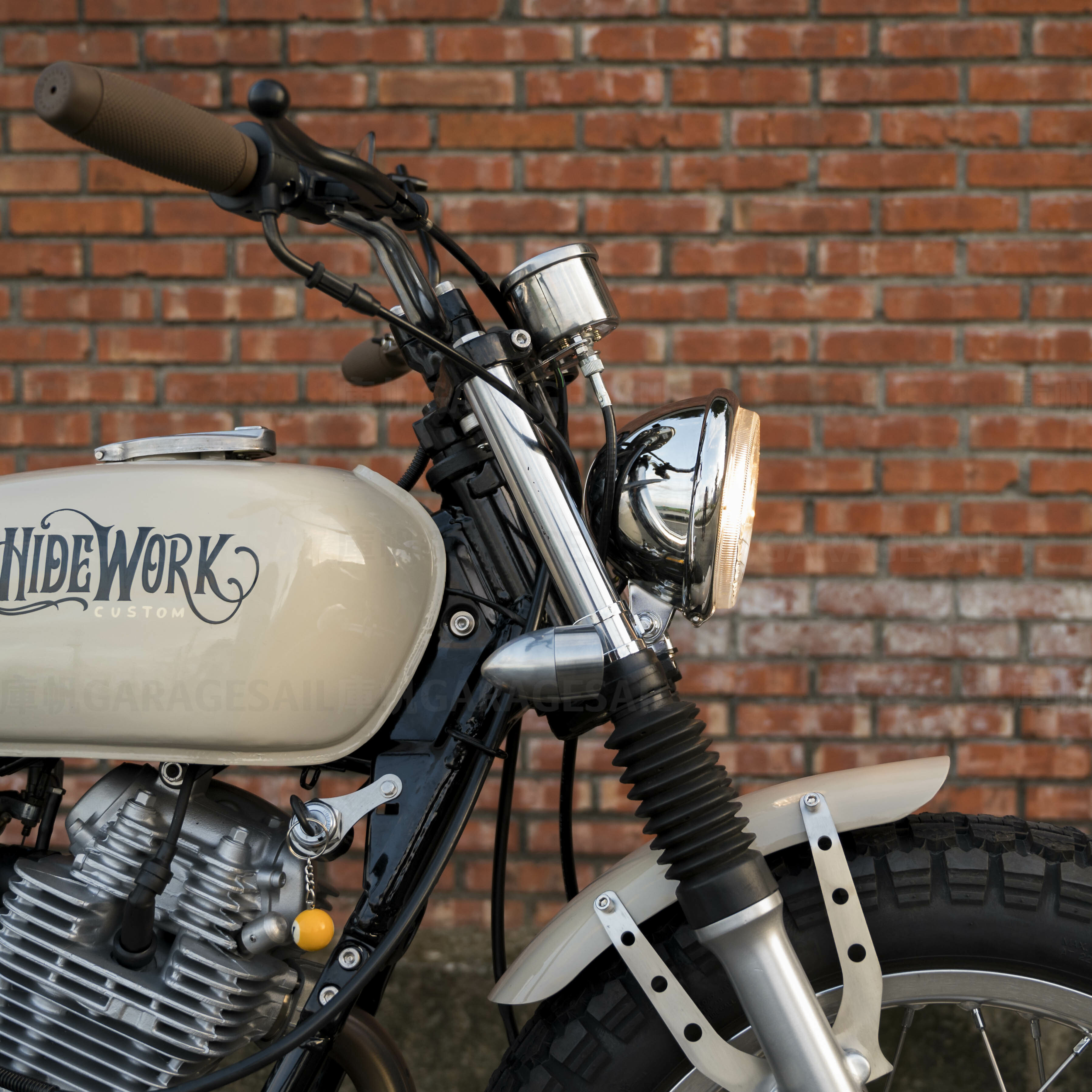 5.75吋圓 下鎖式 大燈 凸殼(美規) 電鍍銀