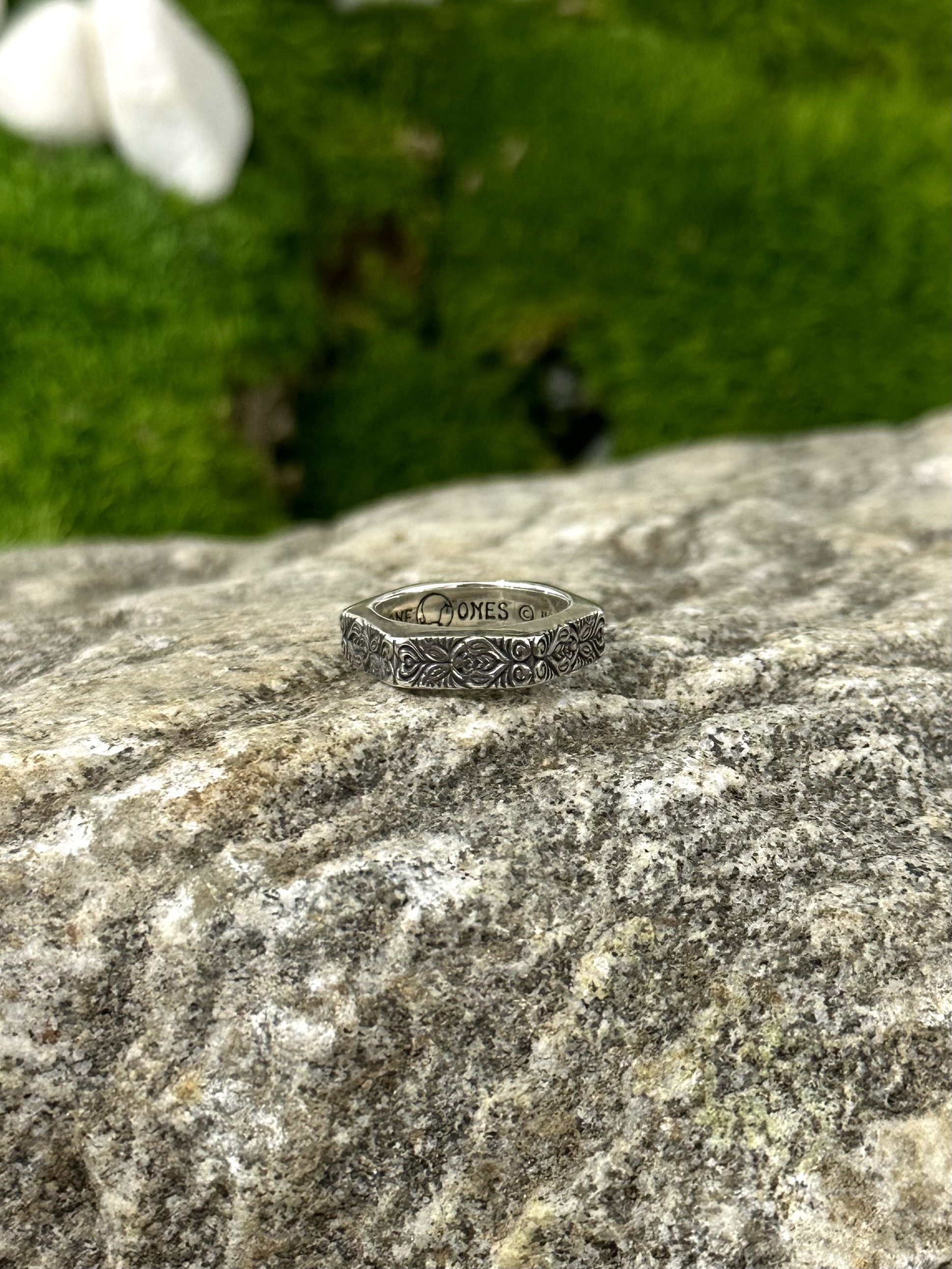 MATING FLIGHT: HEX RING