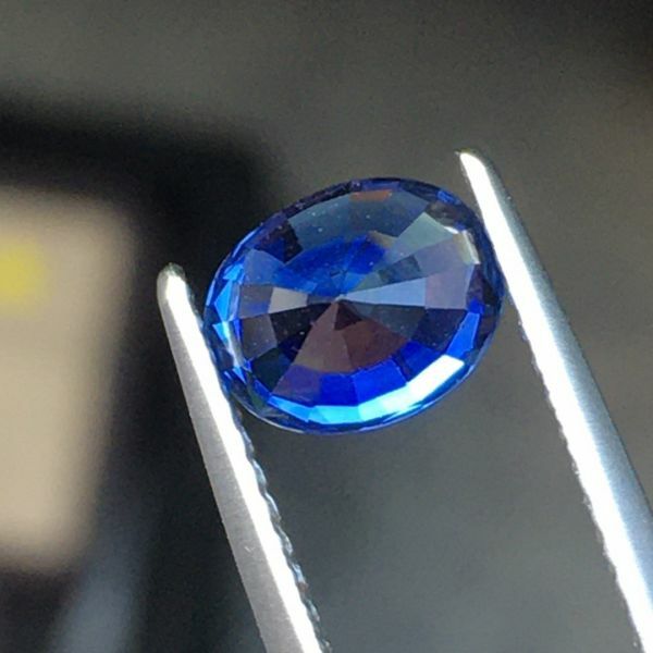 1.79ct皇家藍藍寶