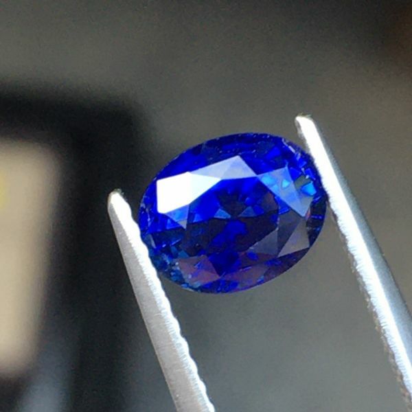 1.79ct皇家藍藍寶