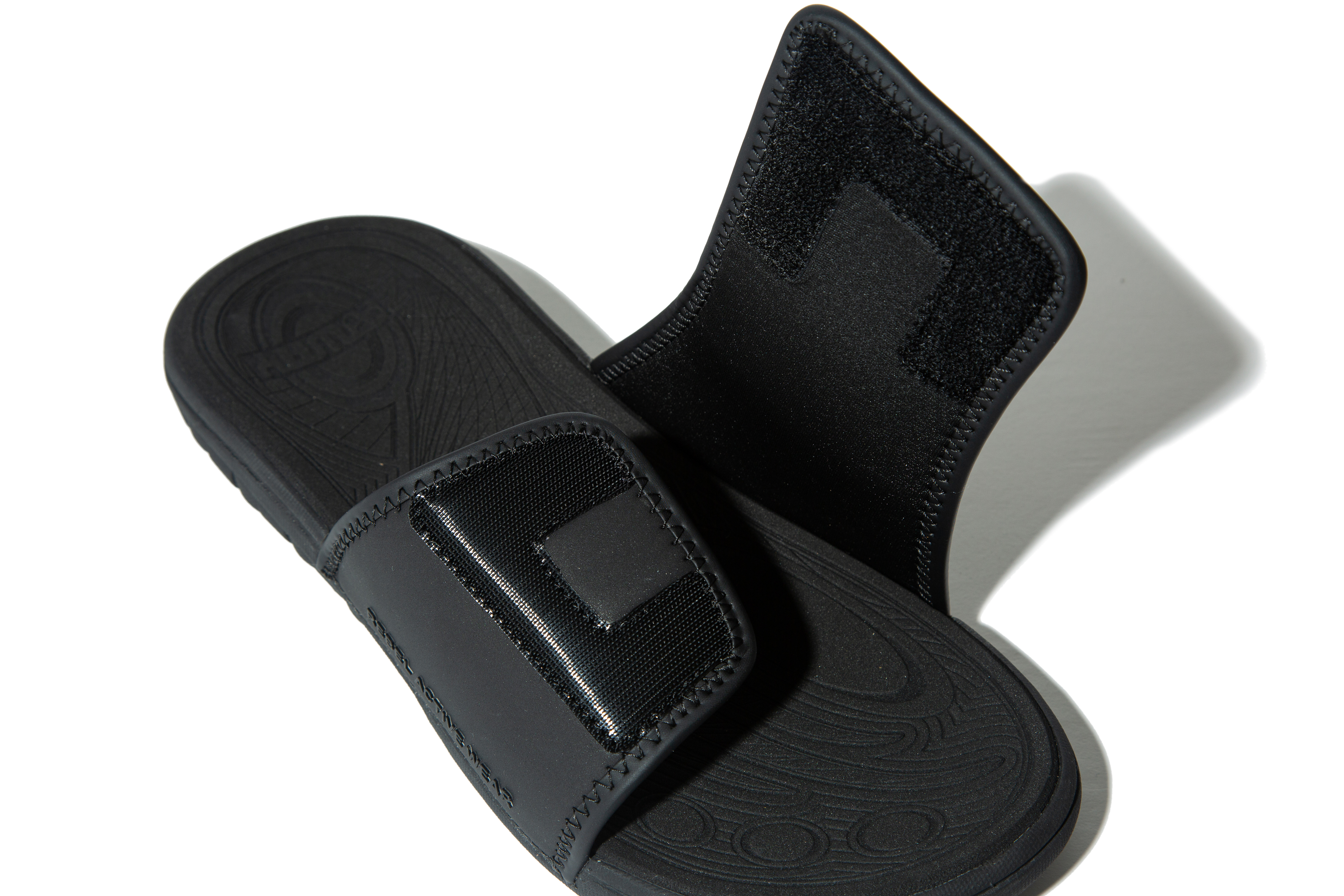 REMIX "ZABWAY_B-Wings Slippers" (Black)