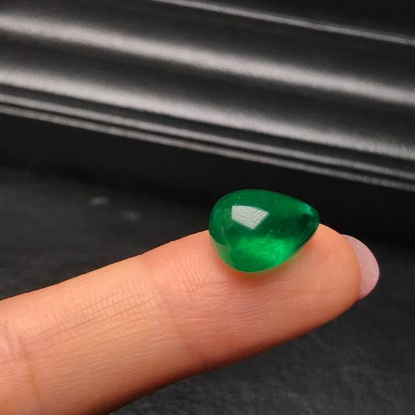 5.76ct哥倫比亞素面祖母綠