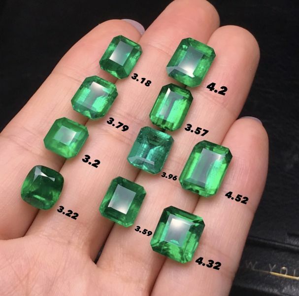 3克拉-4克拉贊比亞祖母綠