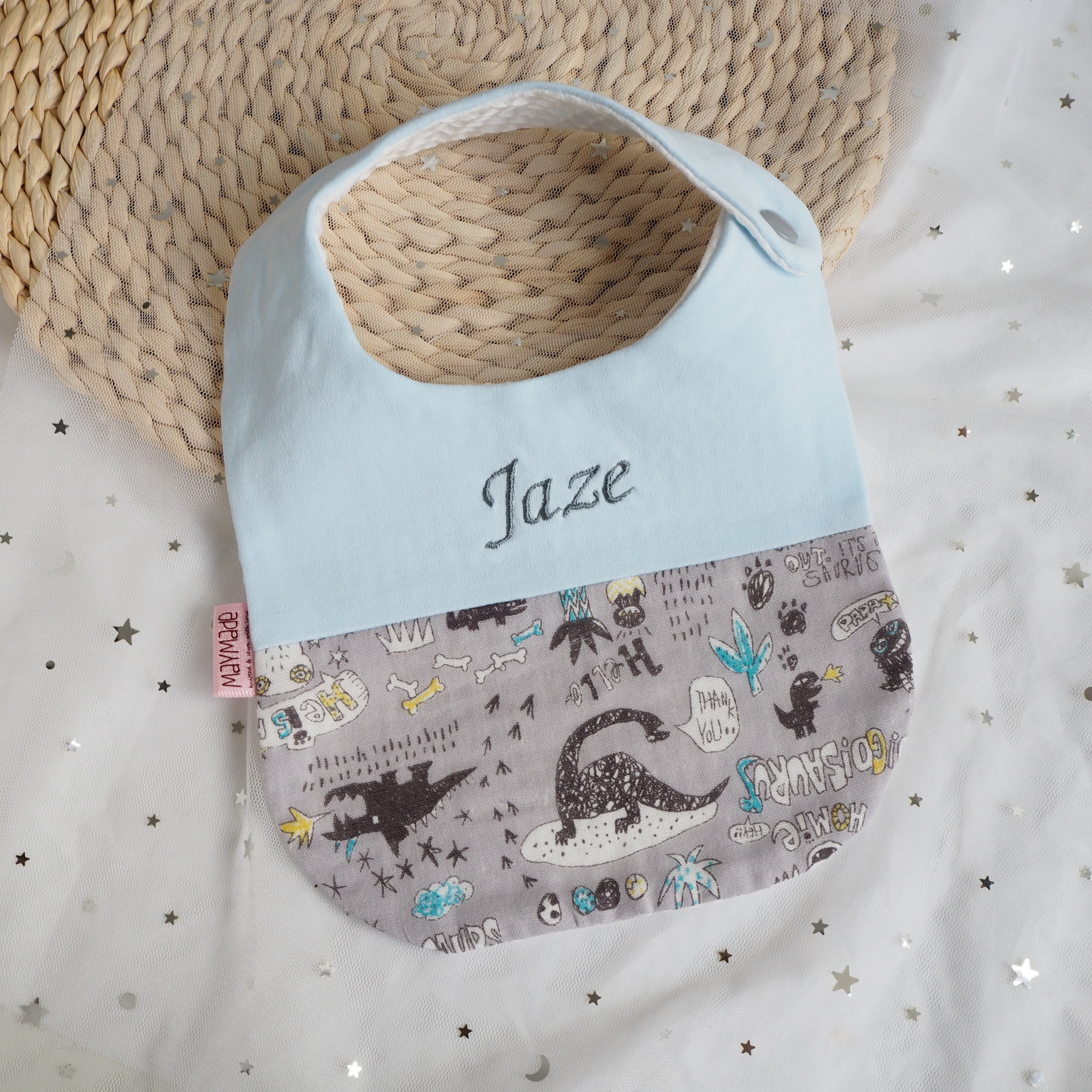 灰色恐龍圖案 拼布款繡名口水肩