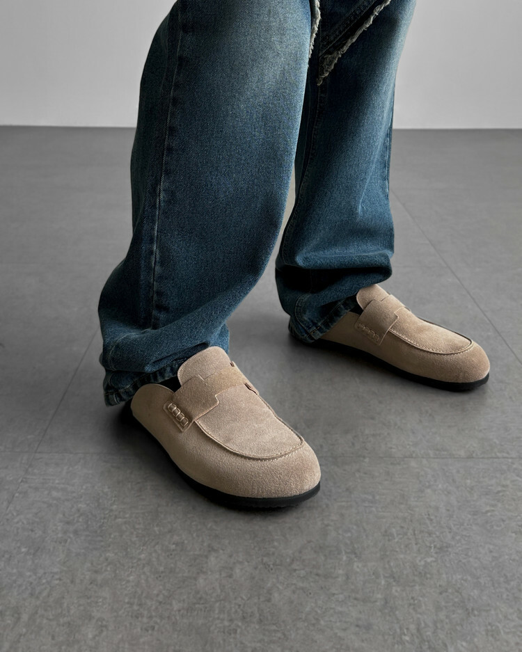 琥珀色絨面革包頭鞋