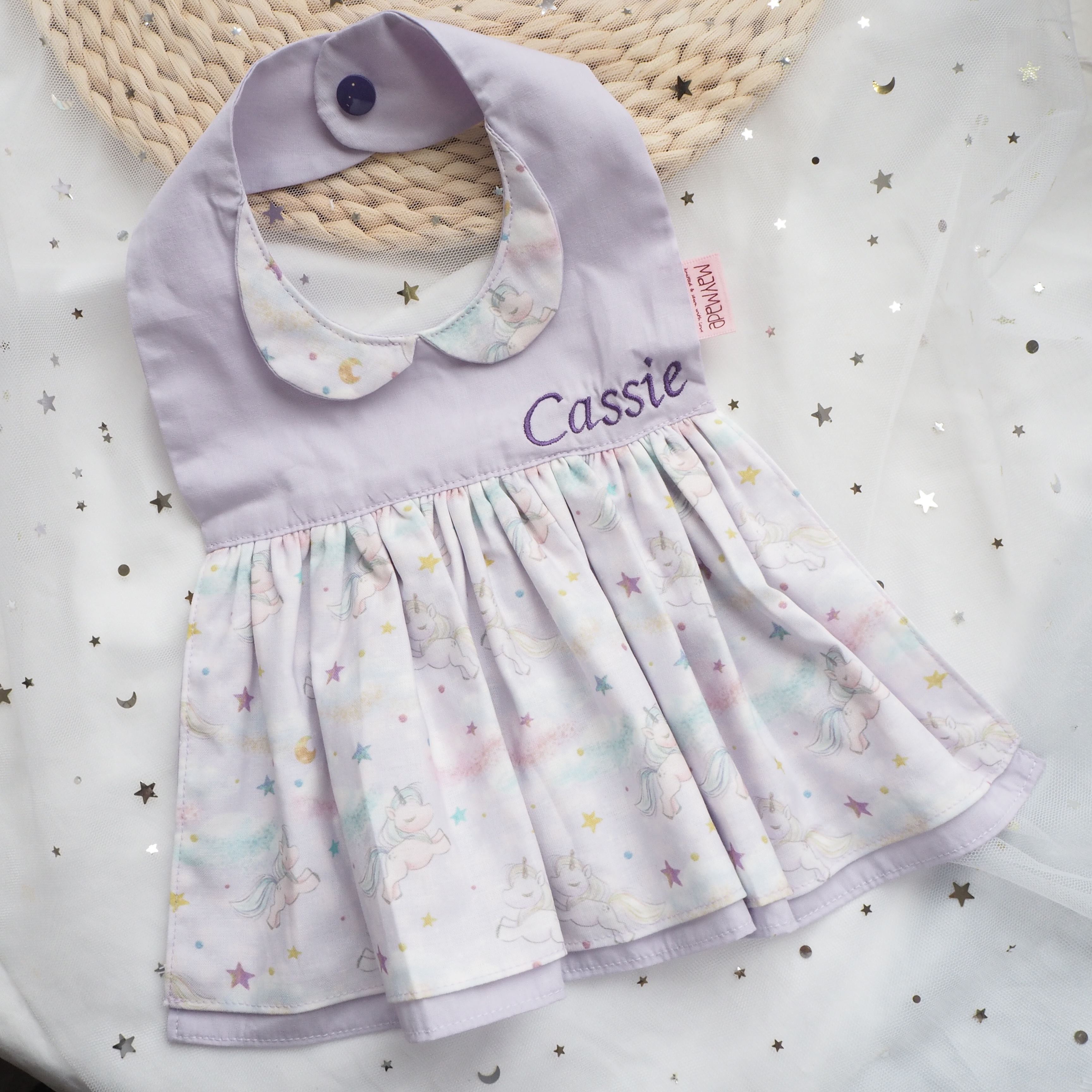 粉紫色獨角獸圖案 迷你裙造型口水肩 彌月禮物