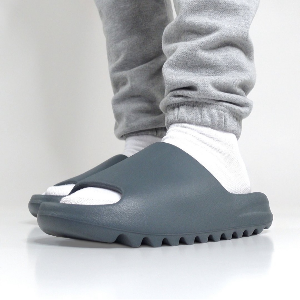 Adidas Yeezy Slide Slate Marine 拖鞋莫蘭迪藍ID2349