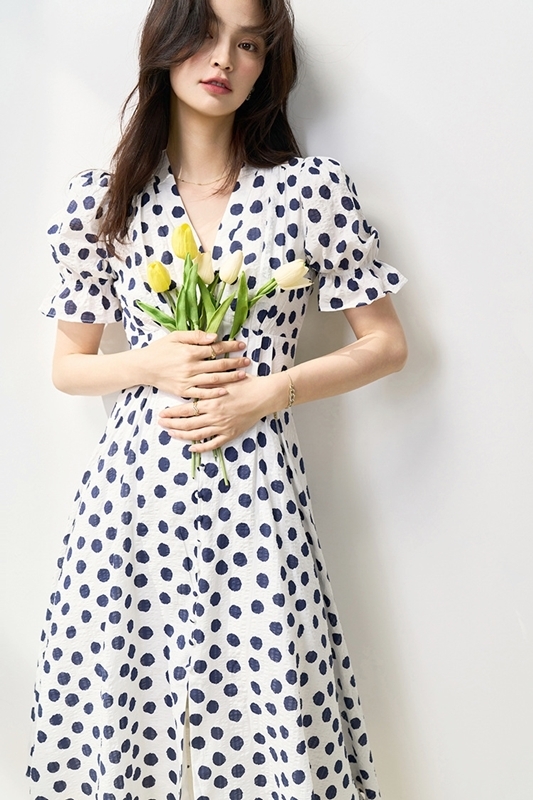 點點排釦紋理洋裝 白色