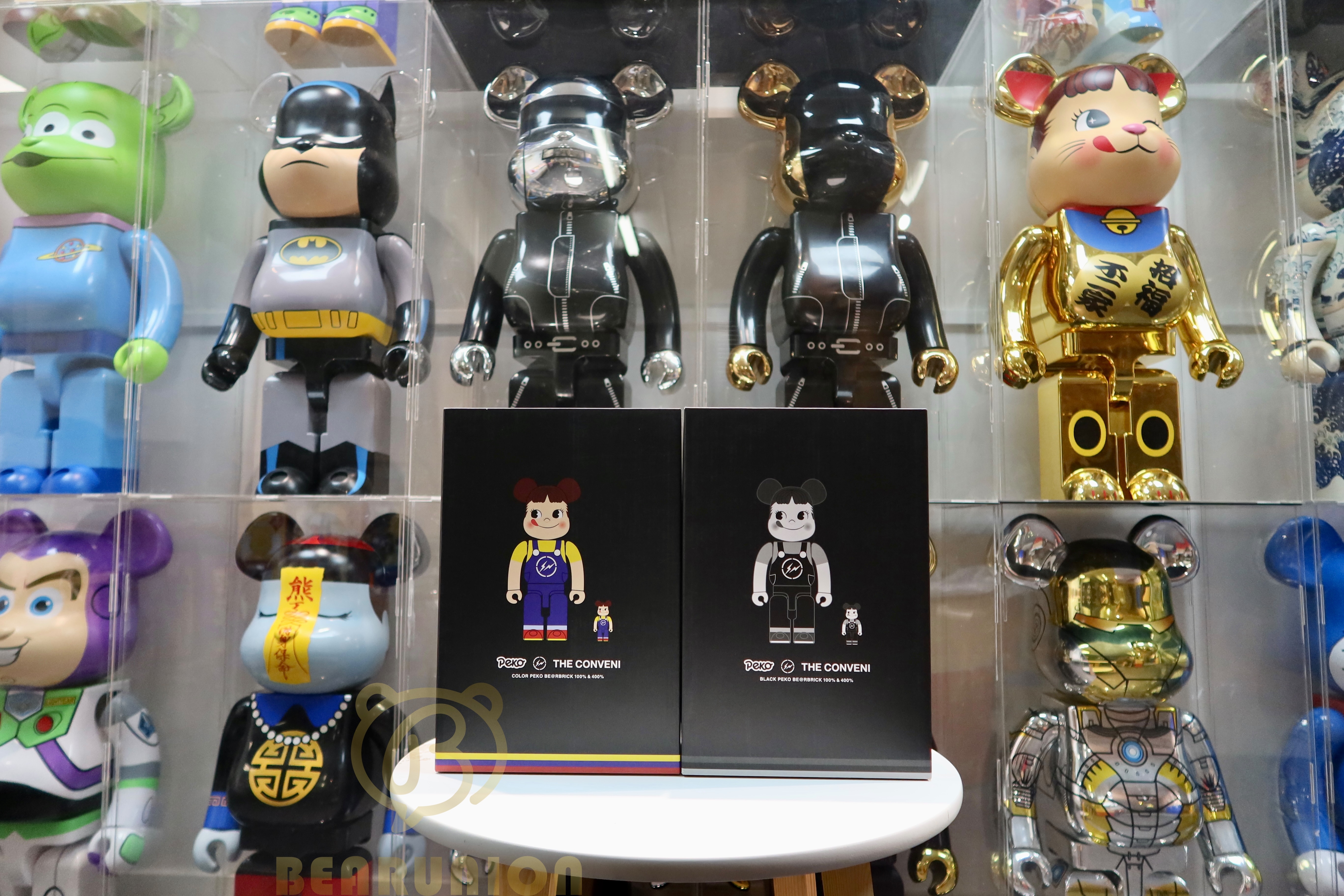 BEARBRICK 400%+100% MILKY THE CONVENI PEKO COLOR