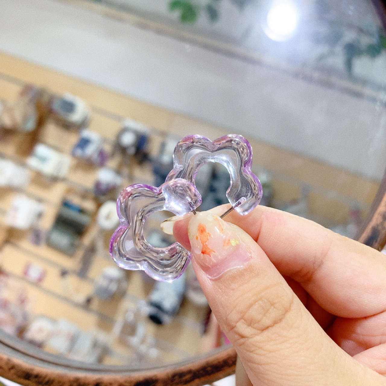 透明感花形耳環