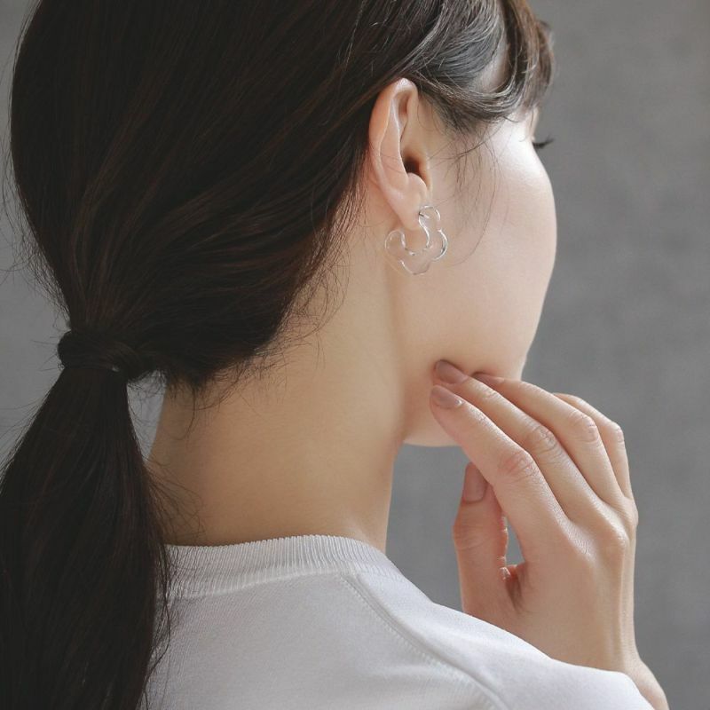 透明感花形耳環