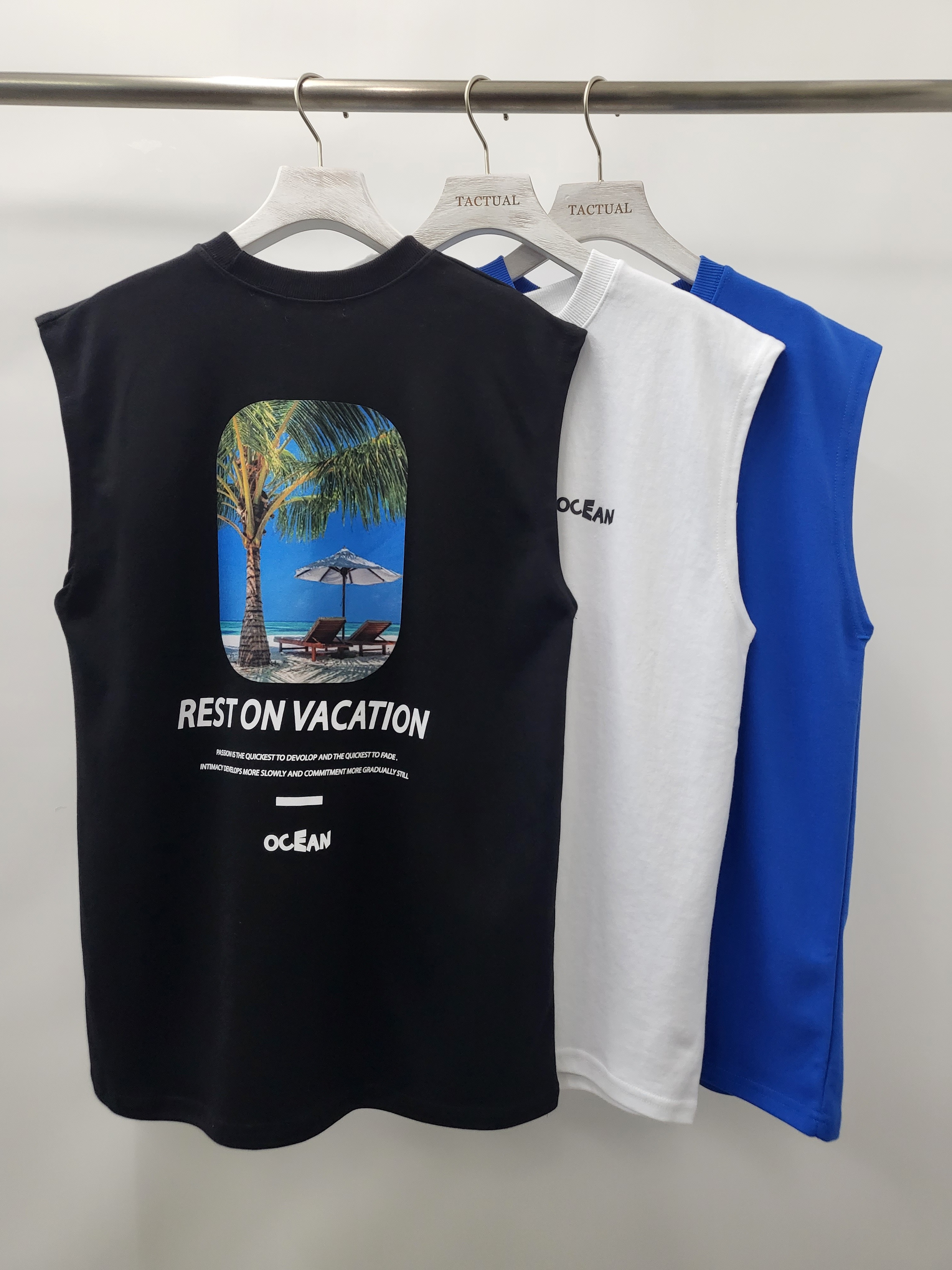 英文字圖案背心 V1010