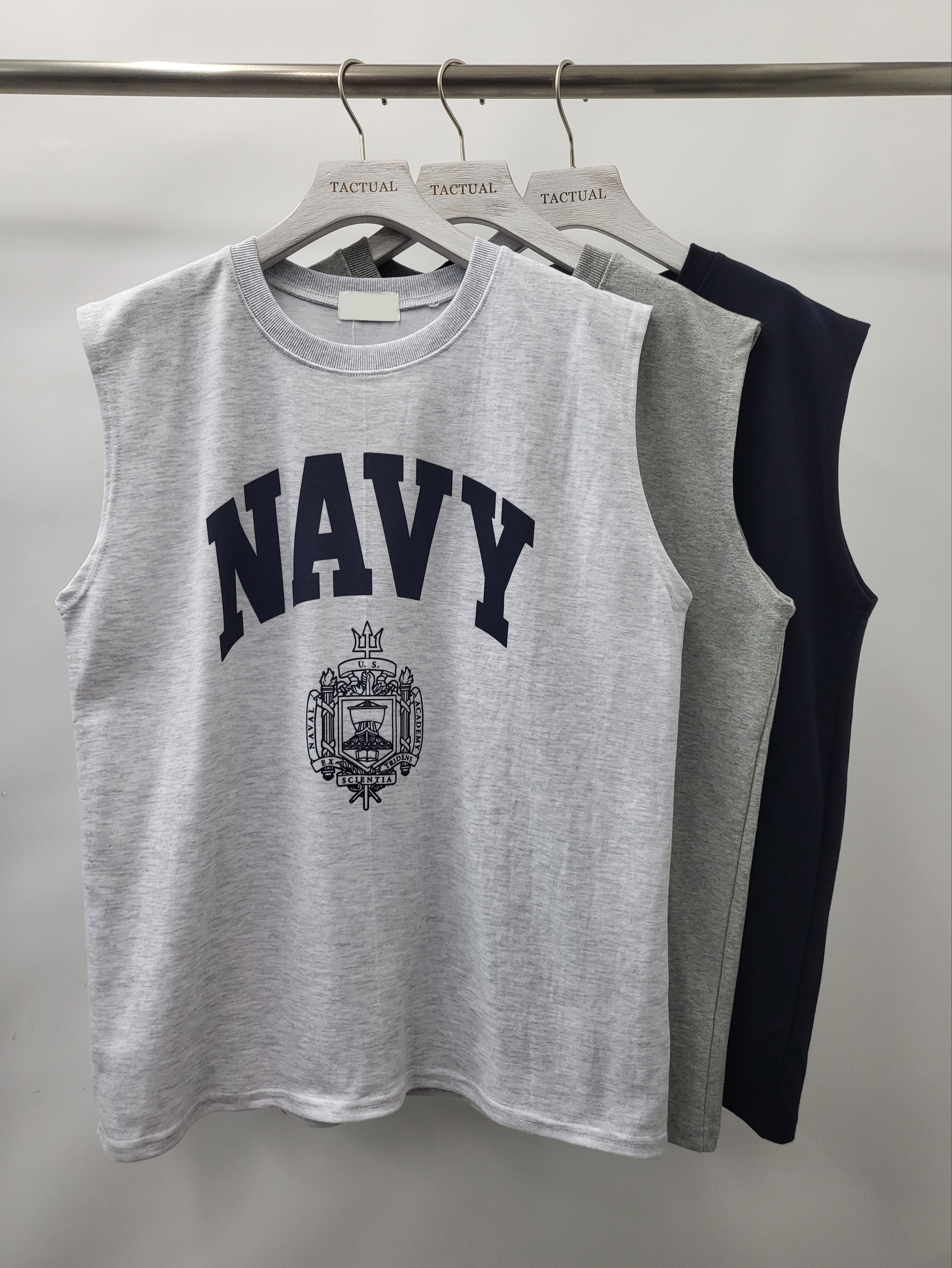 英文字圖案背心 V1009