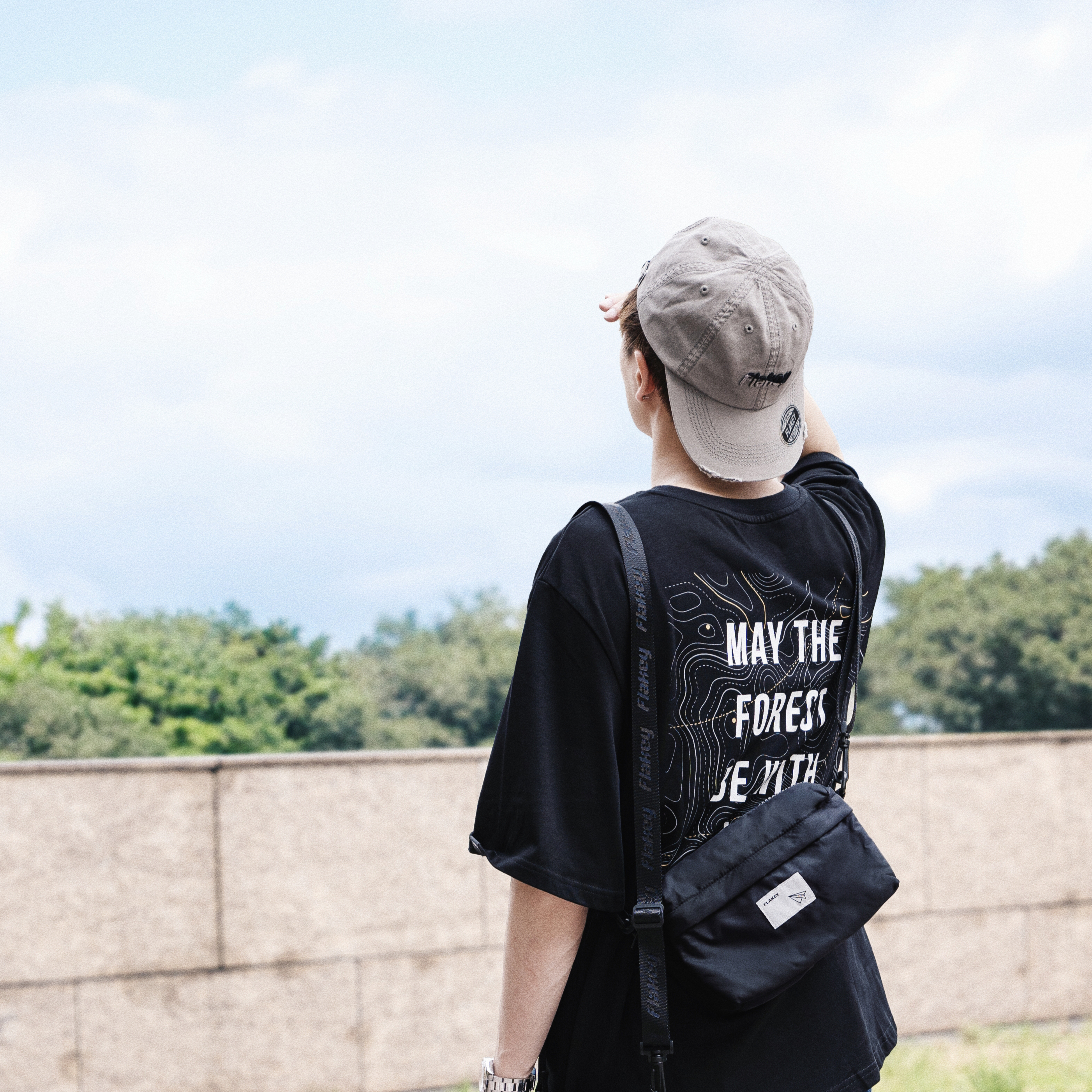 TRAVEL 休閑風輕巧斜揹袋(亮黑)(限量貨品)