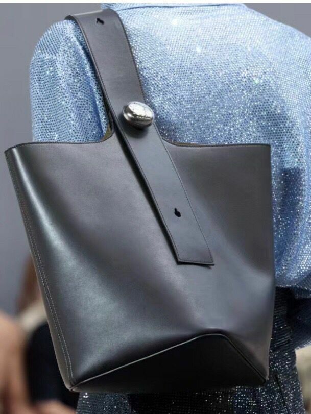 LOEWE FW 2023秋冬菜藍子