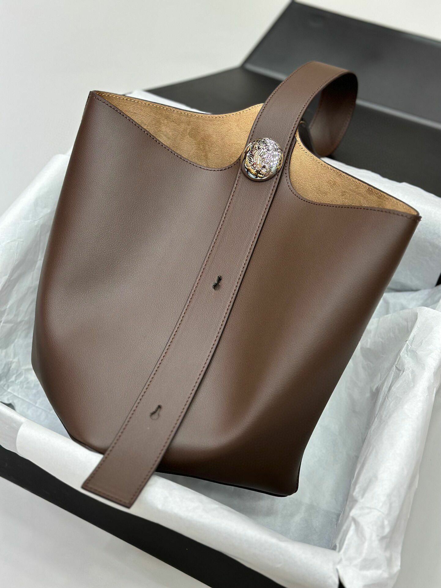 LOEWE FW 2023秋冬菜藍子