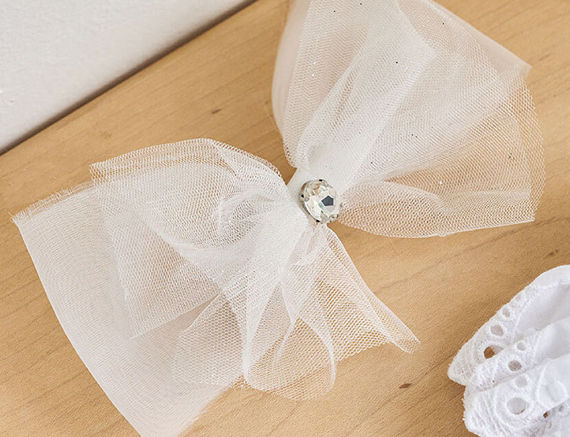 天使絲帶胸針 (白色 蝴蝶結)  - It’s sunny outside