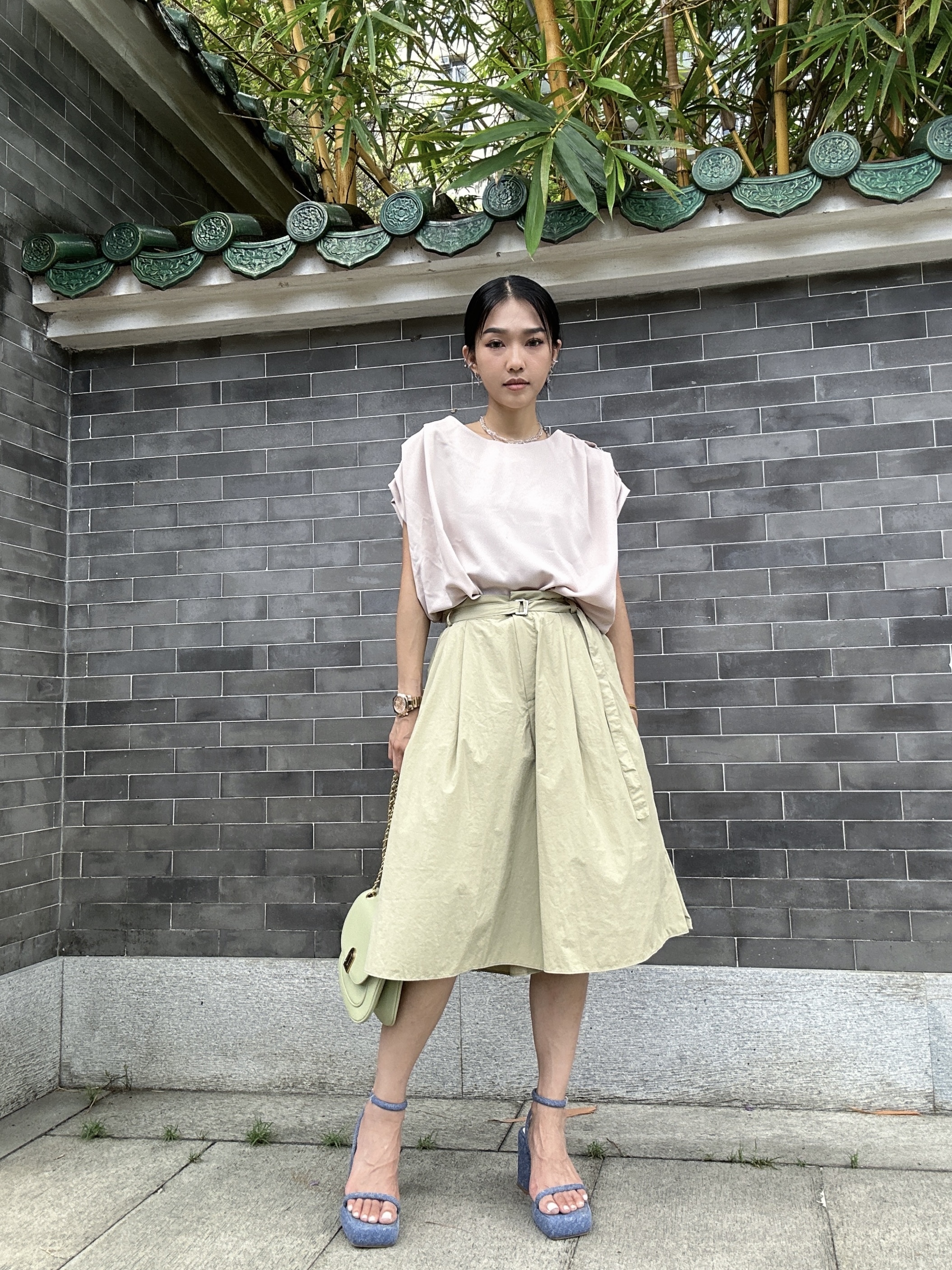 肩搭帶寬鬆背心 (現貨款式）