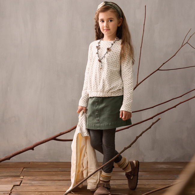 PIPPY點點純棉落肩圓領長袖上衣 米白