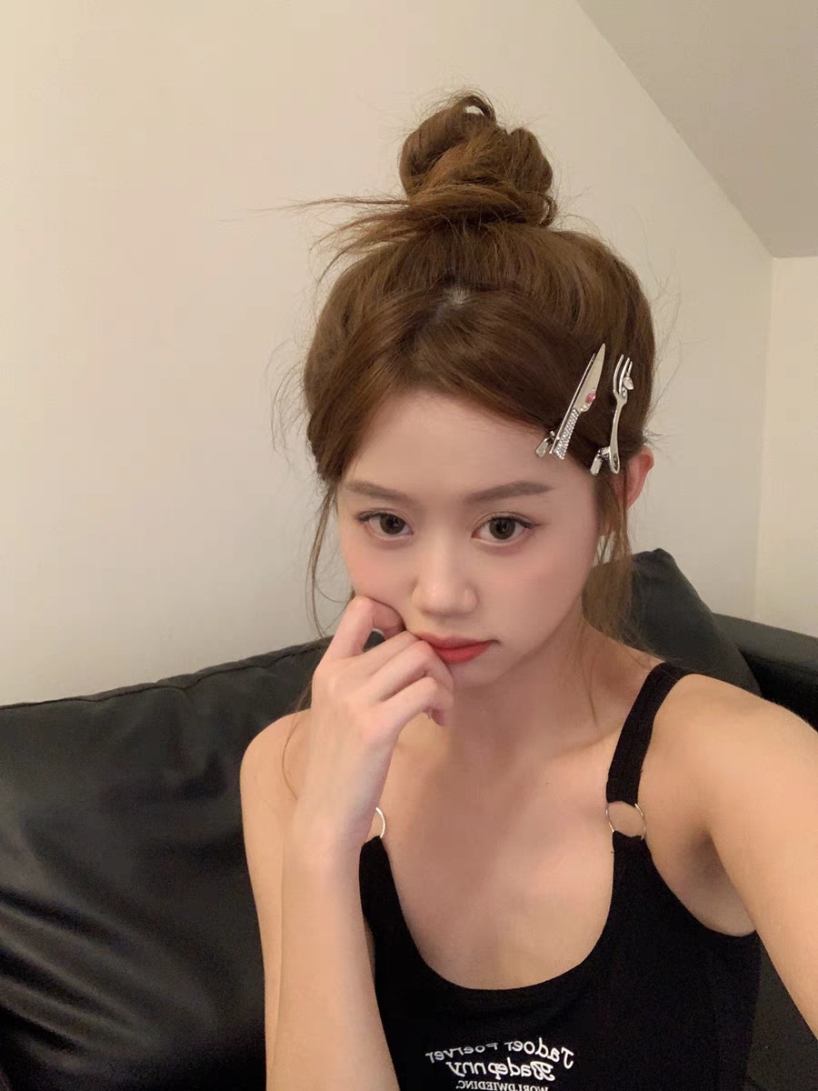 [4 for RM10] Y2K Creative Rhinestone Metal Knife and Fork Hair Clip