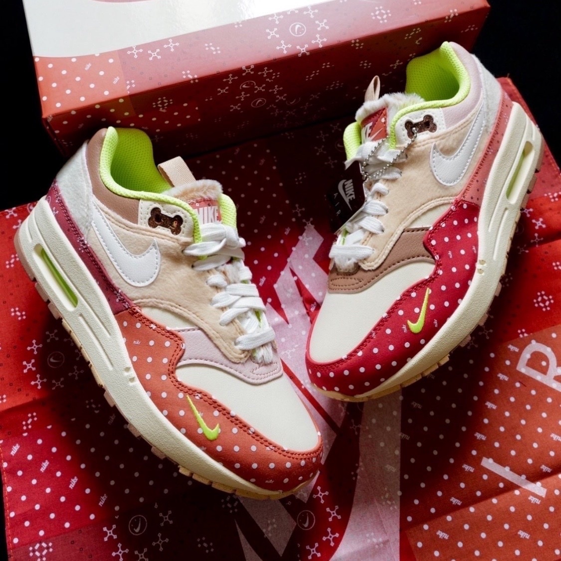 Nike Air Max 1 prm best friend 紅點 卡其 骨頭 狗狗 女鞋DR2553-111