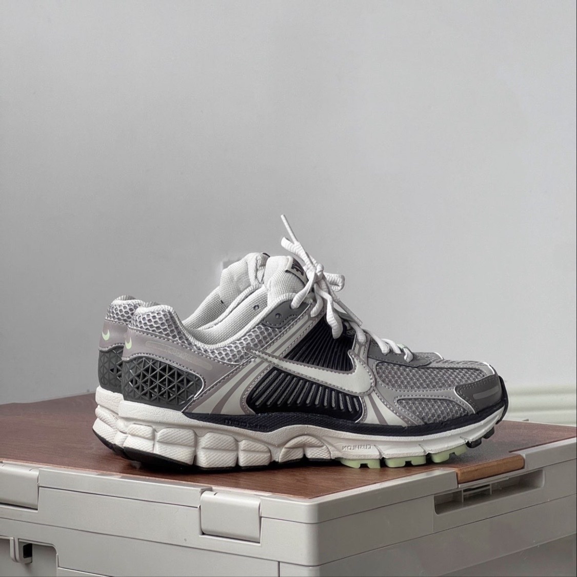 <快速出貨> Nike Air Zoom Vomero 5 灰黑色 復古 FB8825-001