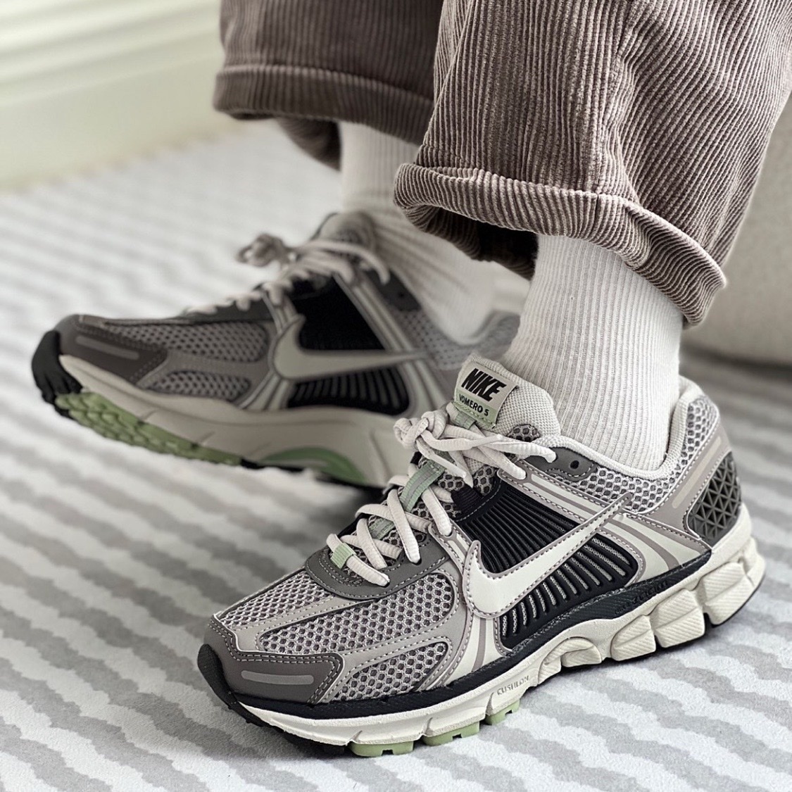 <快速出貨> Nike Air Zoom Vomero 5 灰黑色 復古 FB8825-001