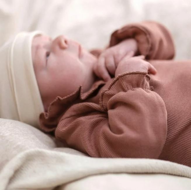 NIXNUT 荷葉滾邊包屁衣 Tuc Romper - Punch