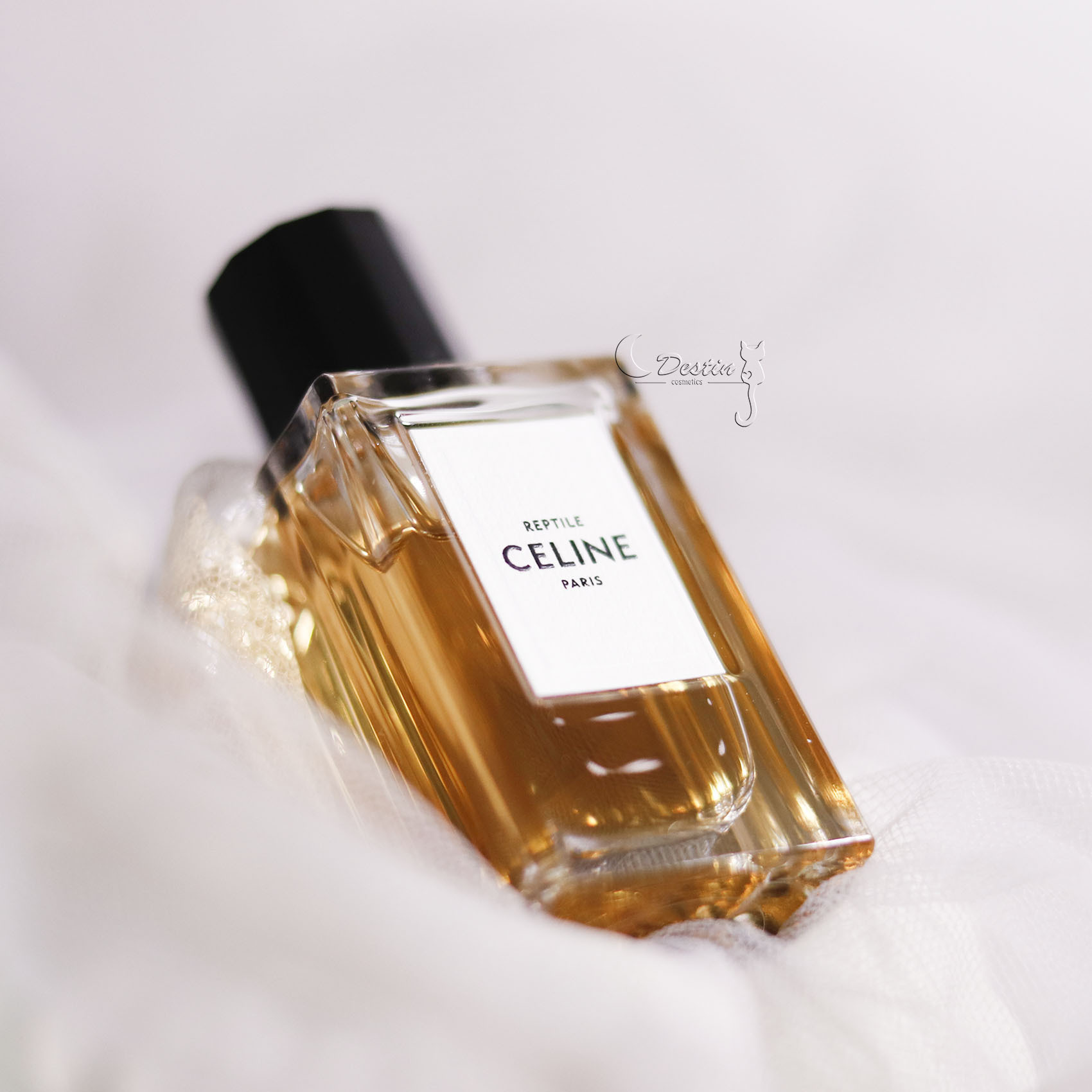 CELINE REPTILE 香水 ミステリアスに魅了する、セリーヌの新作パフューム。【手のひら