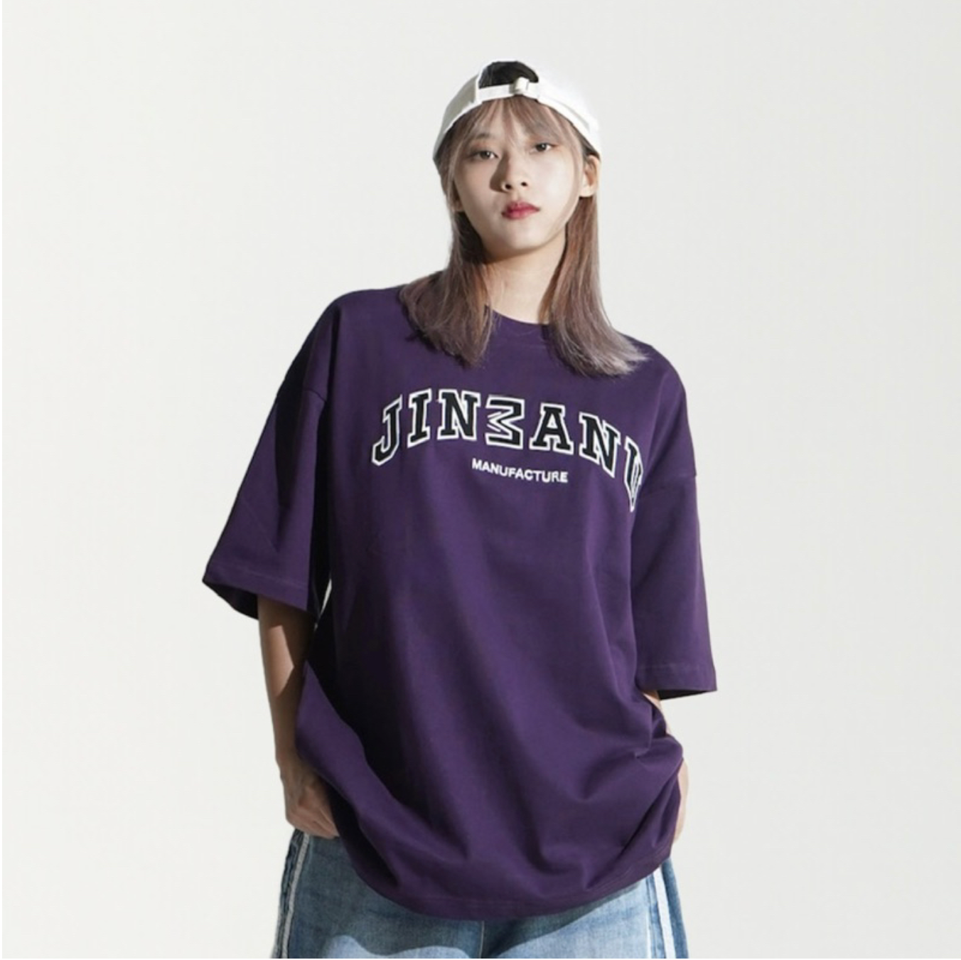 JINMANU 弧形美式字體貼布繡寬版TEE