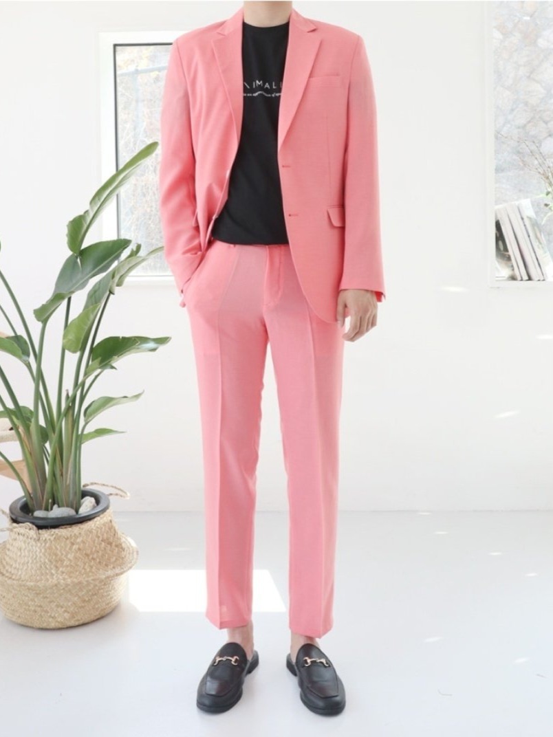 淡色系清爽風格粉色直筒西裝褲