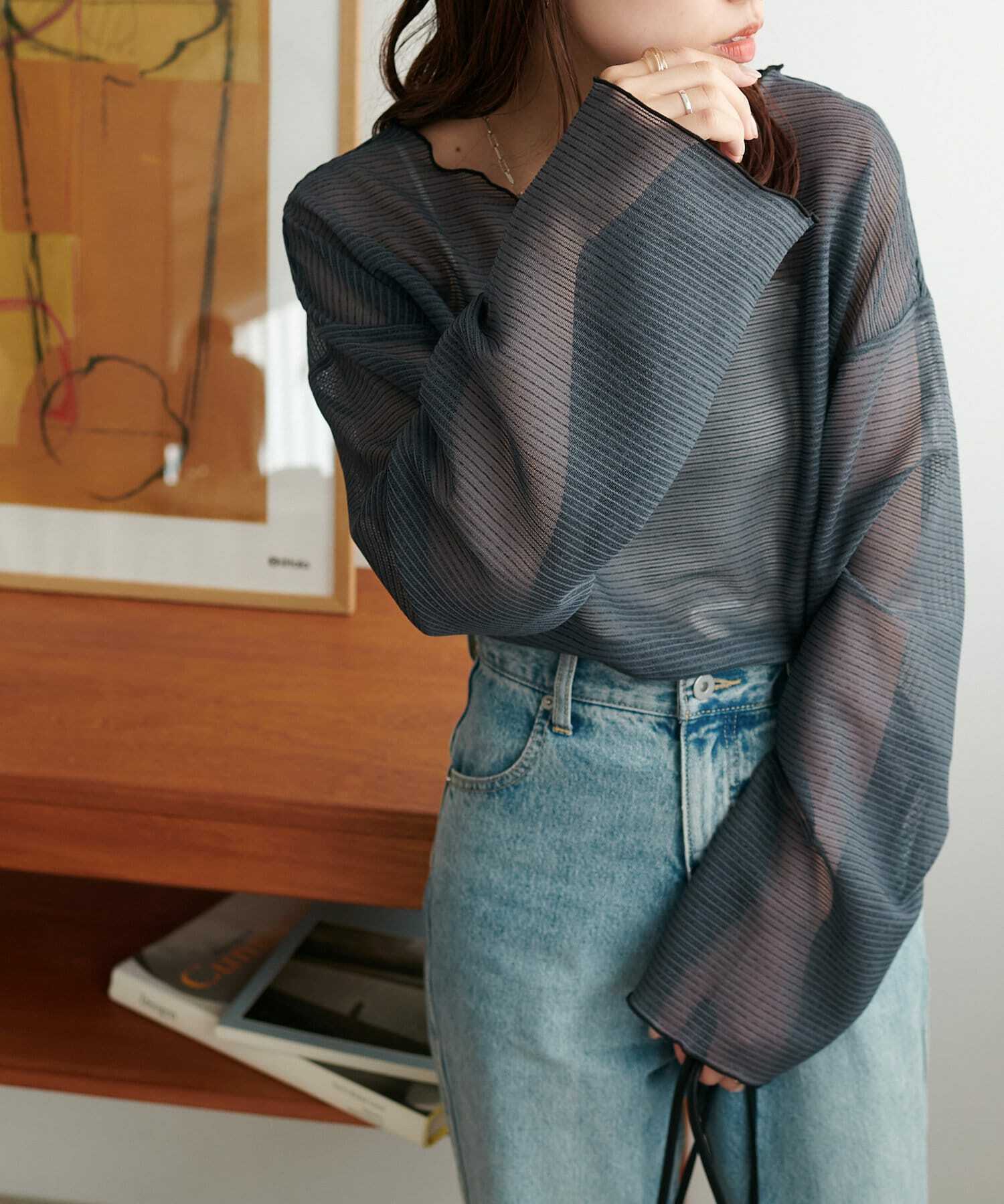 Discoat(ディスコート)  【程よい透け感】シアーボーダーロングスリーブ炭灰（DCZ1032106A0018）