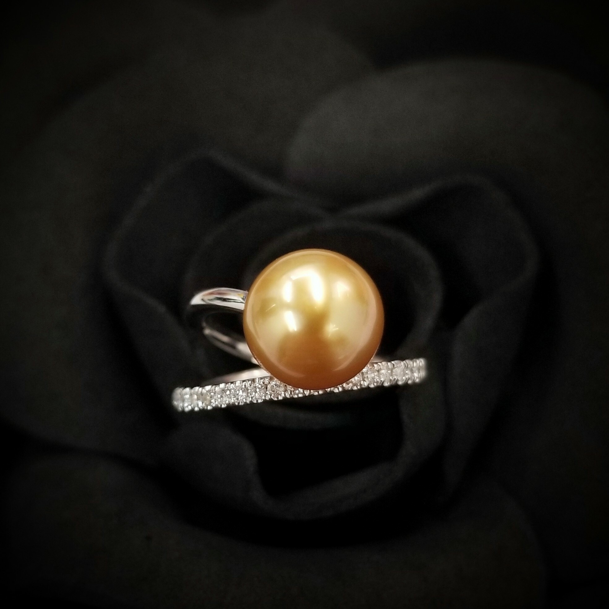 18K White Gold 0.17ct Diamond and Pearl Ring