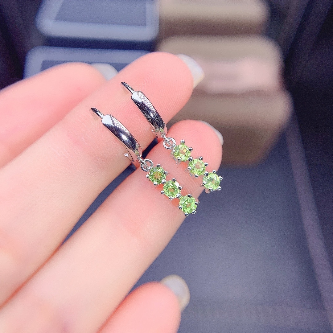 925銀耳釘 清新綠色橄欖石