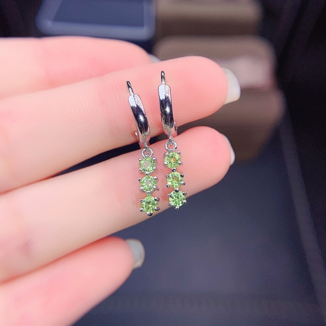 925銀耳釘 清新綠色橄欖石