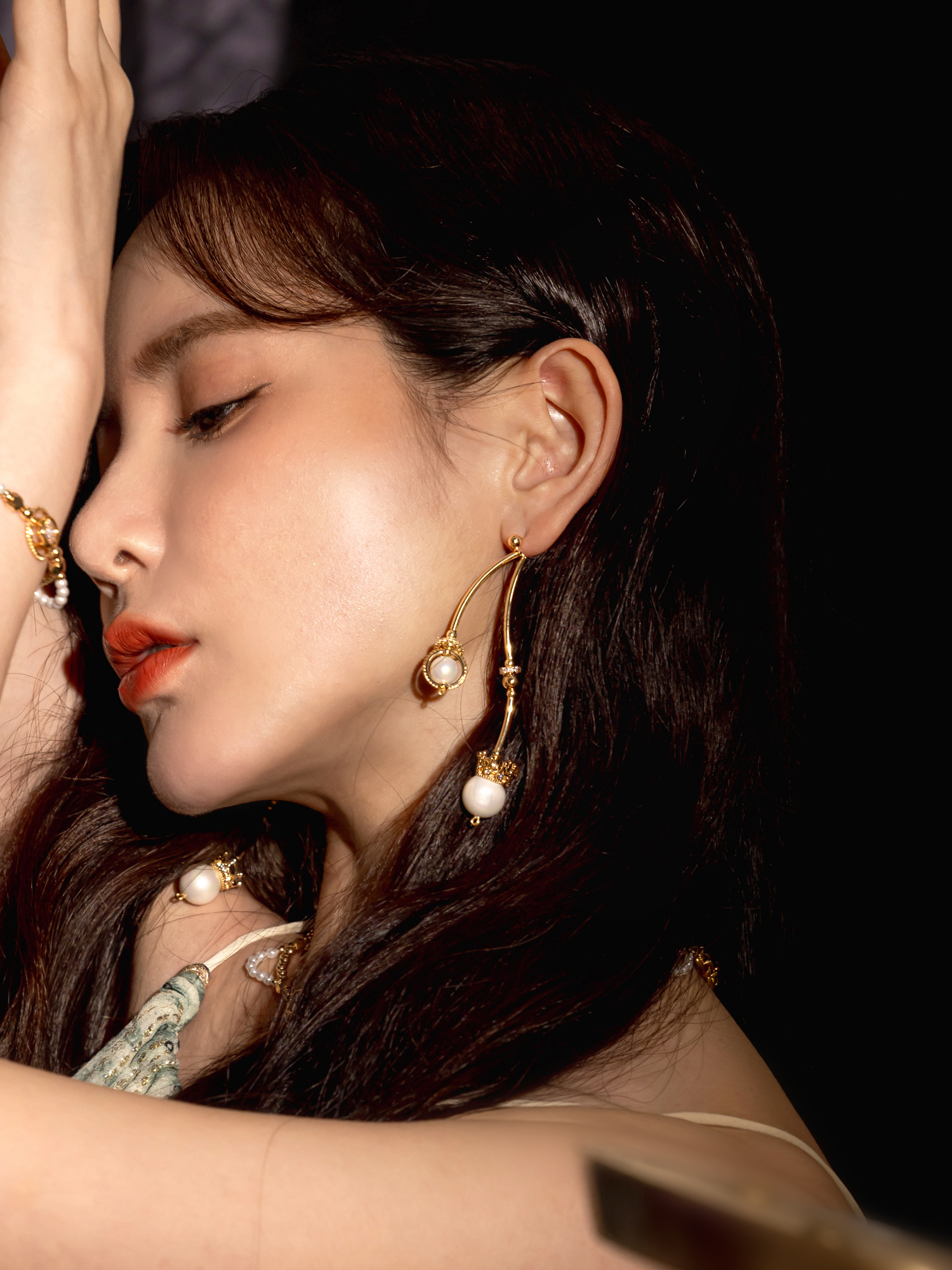 靈魂共振。MUCHAT手作14KGP皇冠曲線純銀針耳環