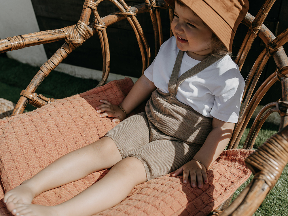 Silly Silas 有機棉吊帶短褲-Peanut Blend