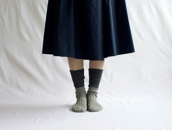NISHIGUCHI KUTSUSHITA 羊毛混棉仿舊中筒襪